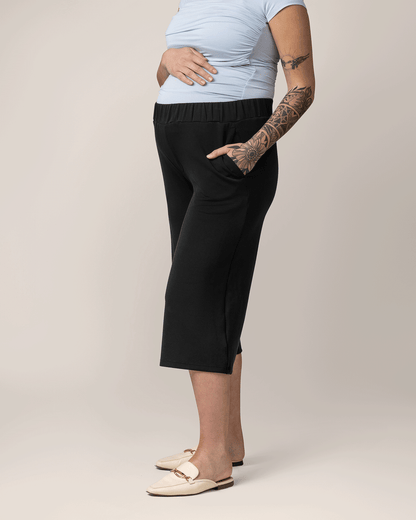 Evie Maternity & Postpartum Pull-On Cropped Pant | Black