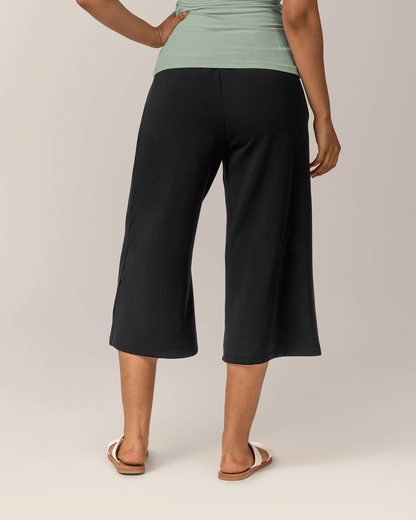 Evie Maternity & Postpartum Pull-On Cropped Pant | Black