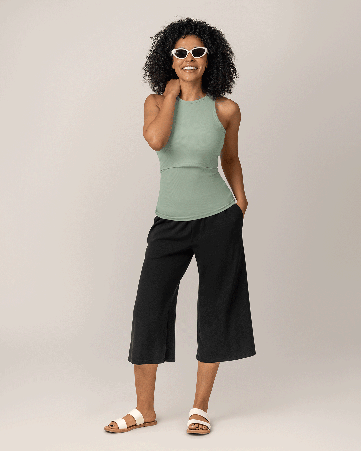 Evie Maternity & Postpartum Pull-On Cropped Pant | Black