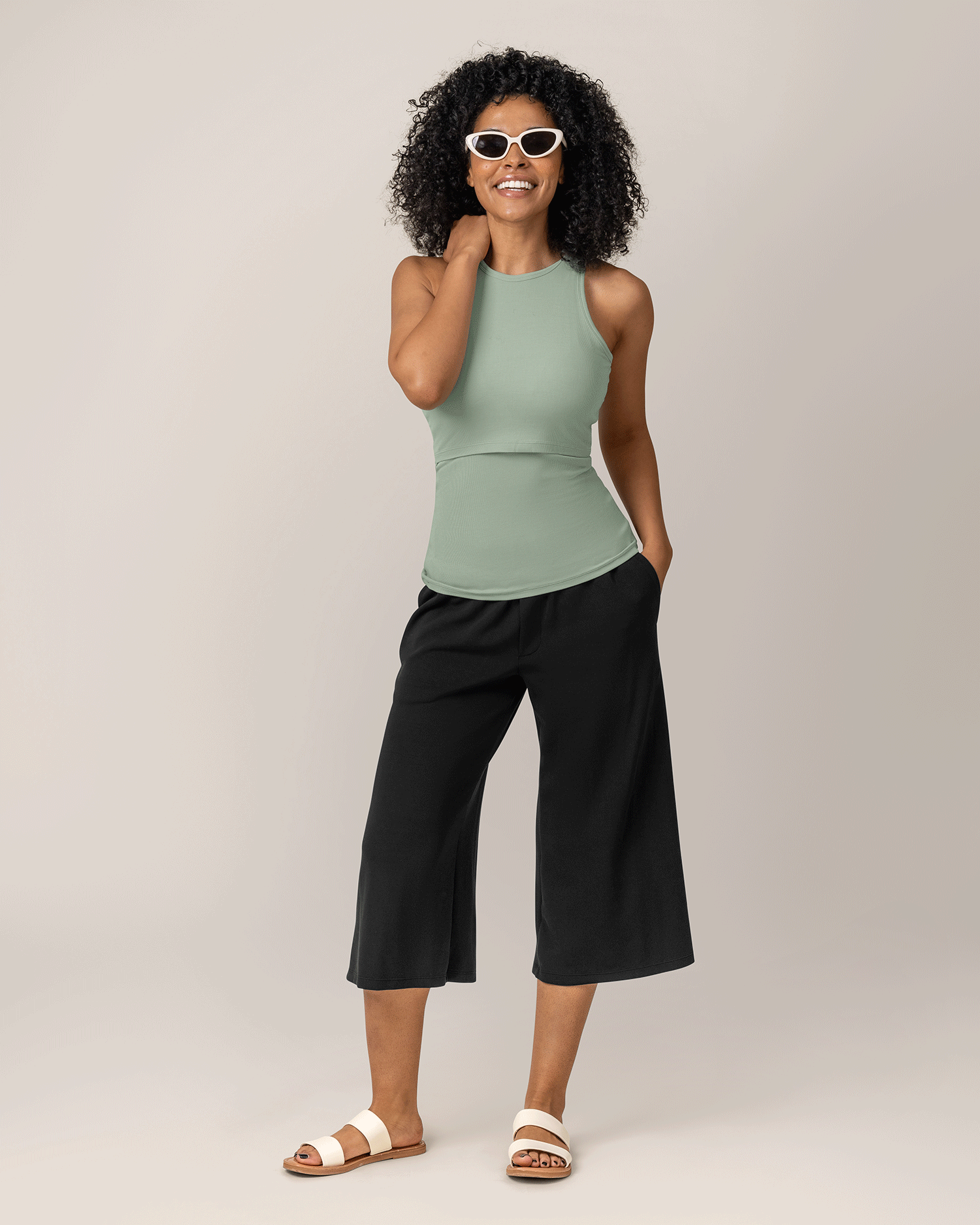 Evie Maternity & Postpartum Pull-On Cropped Pant | Black