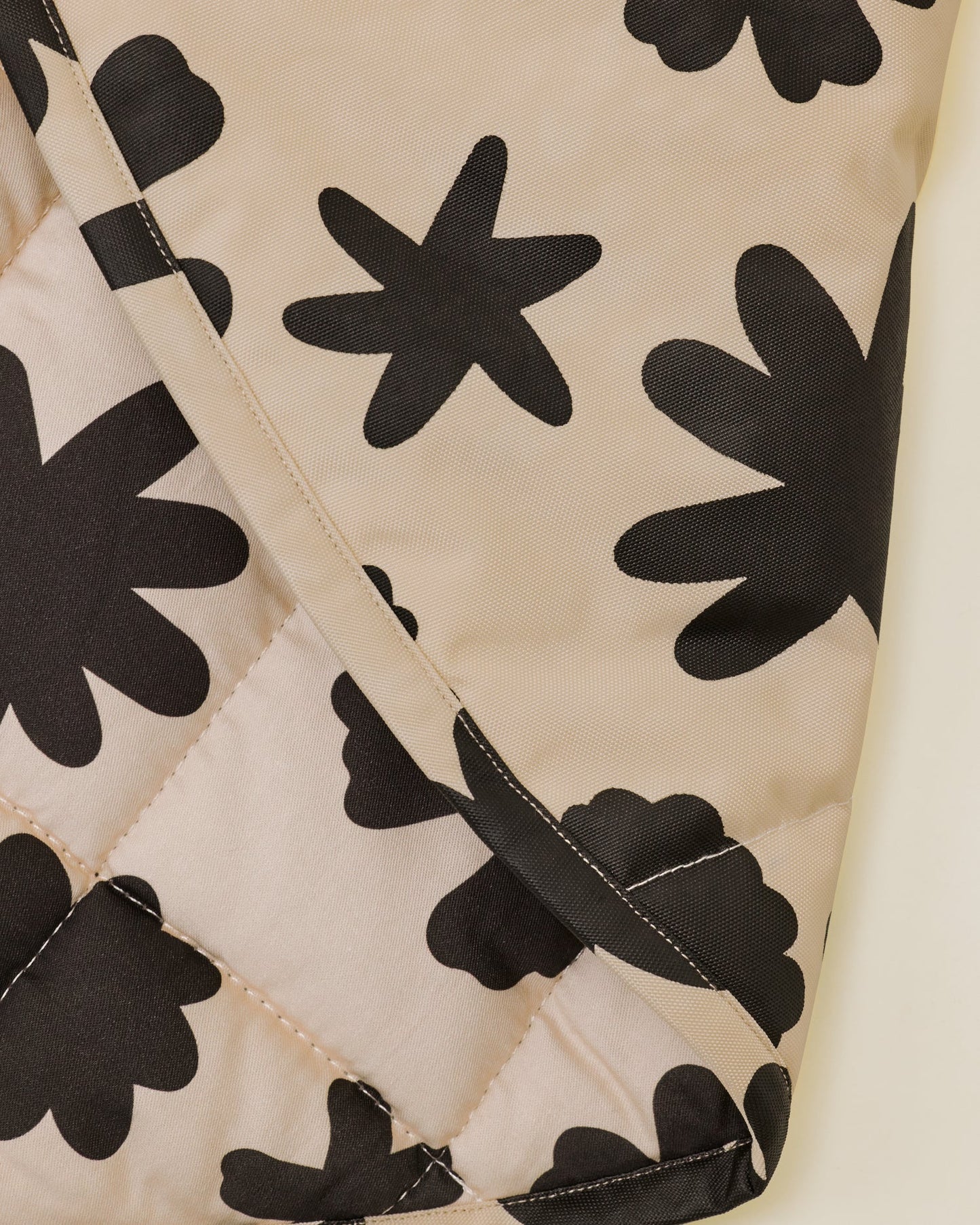 Inside/Outside Play Mat | Cream Chamomiles