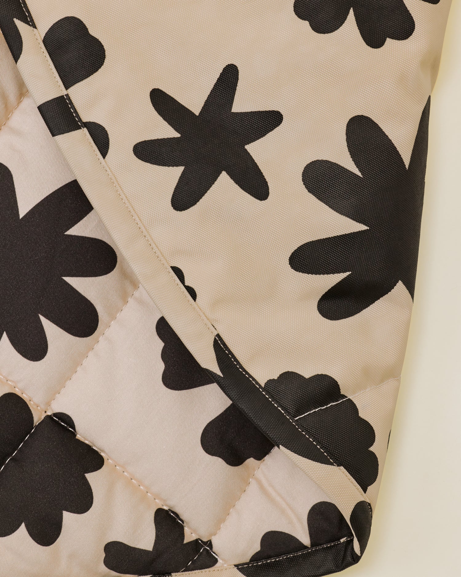 Inside/Outside Play Mat | Cream Chamomiles