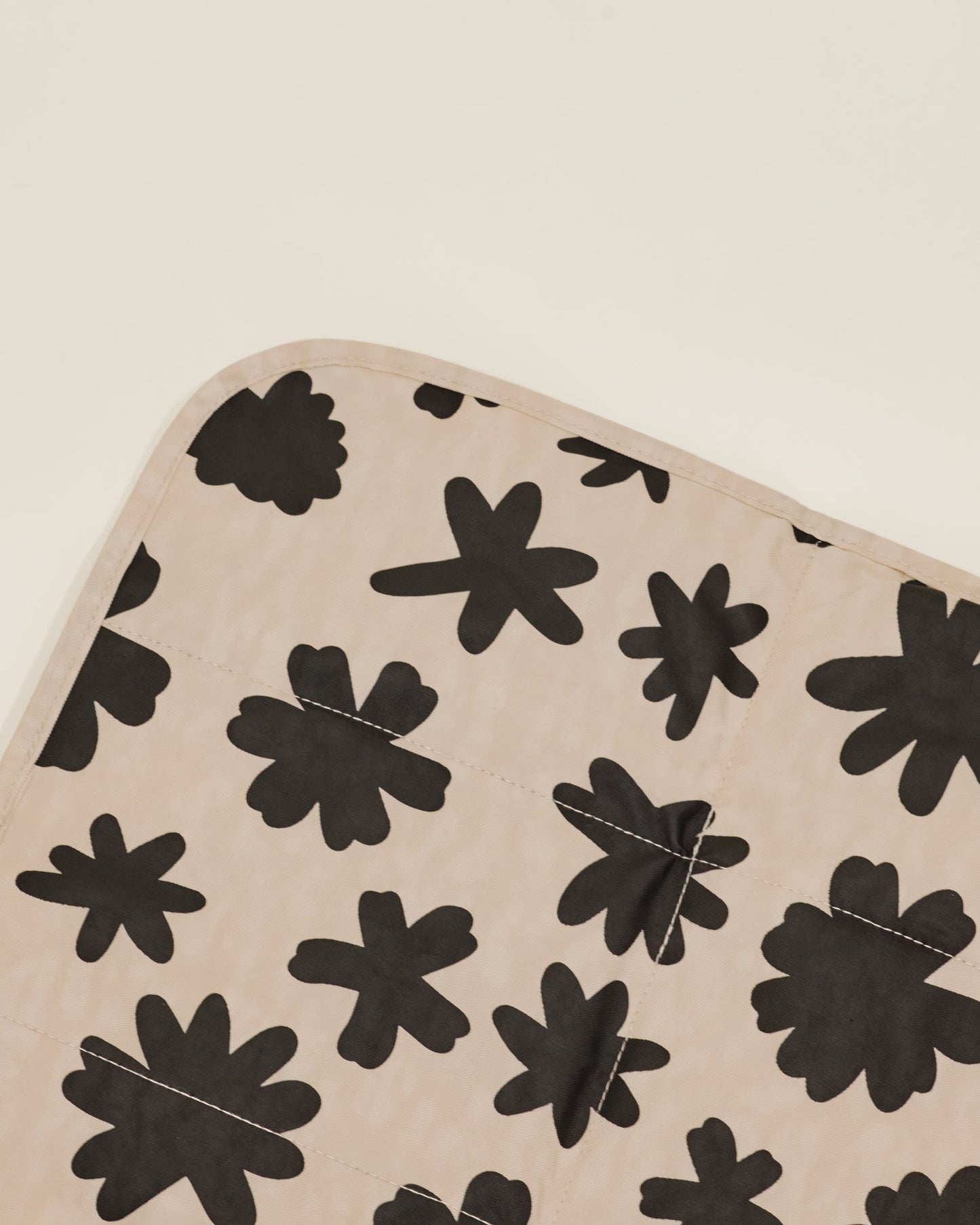 Quick Change Kit Bag | Cream Chamomiles