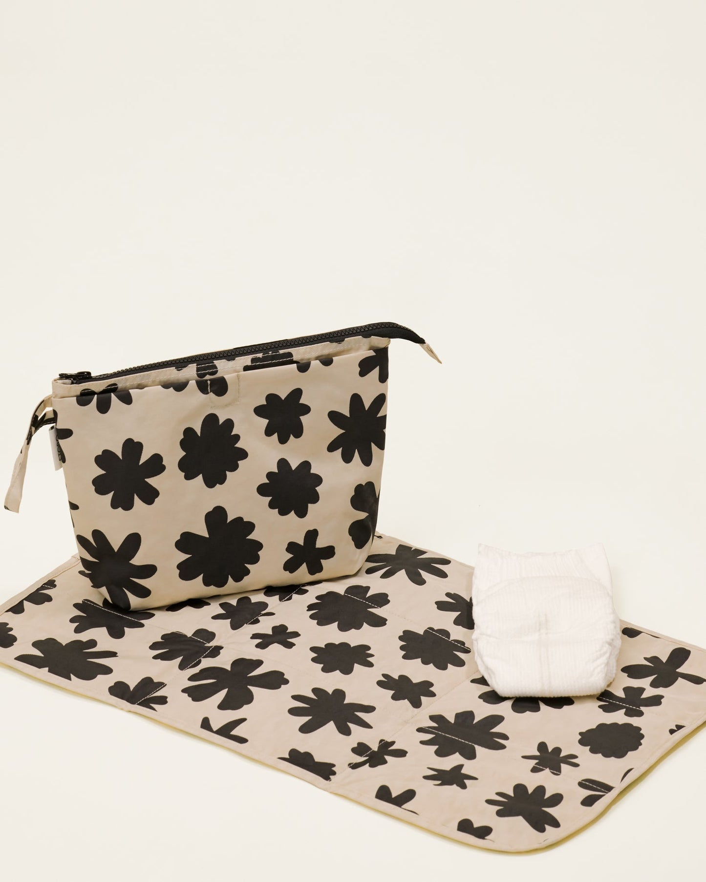 Quick Change Kit Bag | Cream Chamomiles