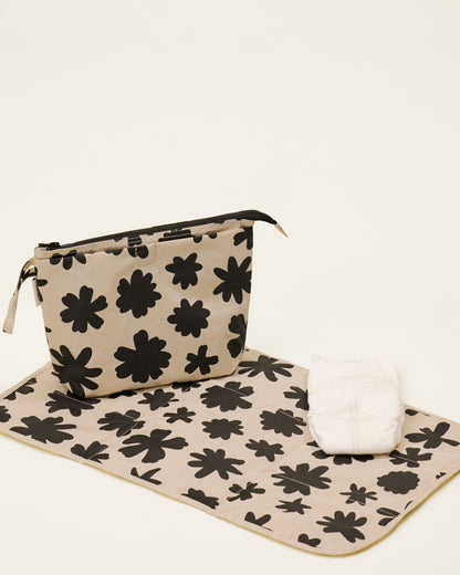 Quick Change Kit Bag | Cream Chamomiles